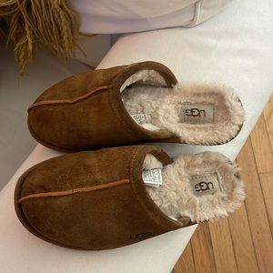 UGG Scuff Shearling   Slippers Chesnut Color Size 6